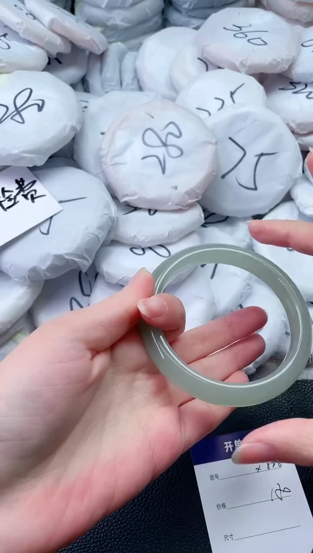 【闪购商品】石英质玉手镯未镶嵌X826