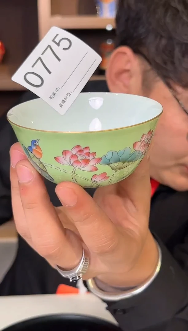 【闪购商品】瓷片粉彩扒花主人杯775