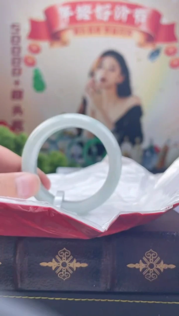 【闪购商品】翡翠手镯未镶嵌手镯18