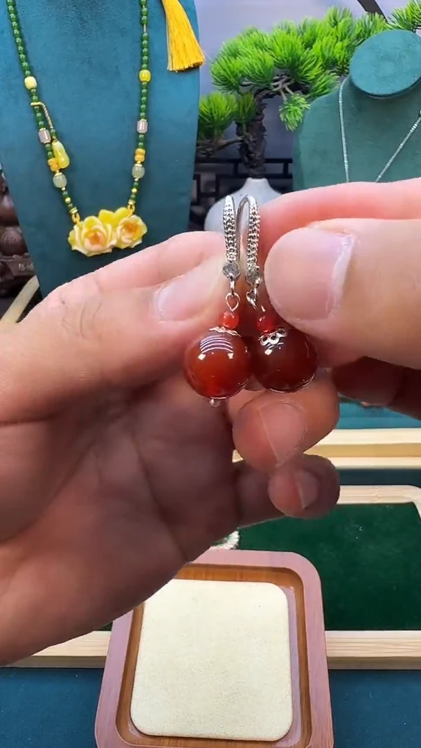 南红玛瑙银S925镶嵌耳饰E364