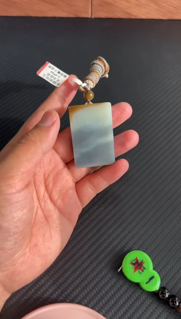 和田玉未镶嵌吊坠(赠链)若羌微色差