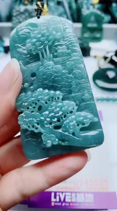 颈饰未镶嵌翡翠