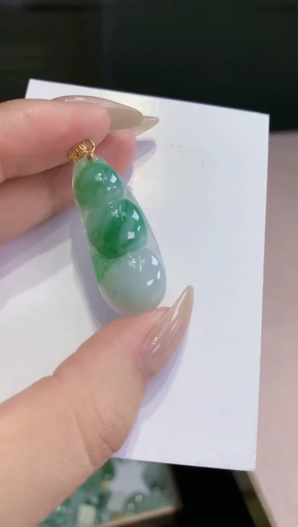 颈饰未镶嵌翡翠天然缅甸翡翠A货挂件