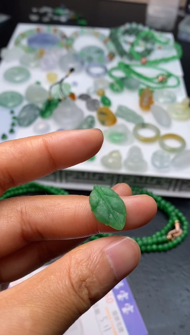 定制翡翠未镶嵌翡翠毛货多样性发一个