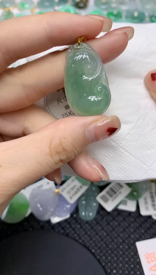 翡翠18K金镶嵌颈饰11111111