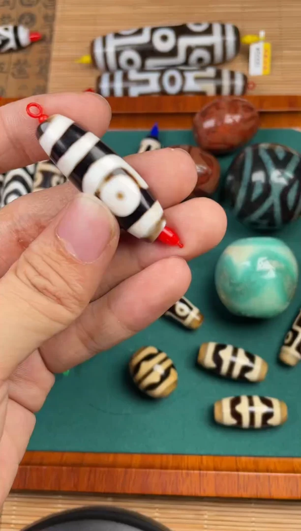 玛瑙/玉髓裸珠39.9*13.5 行运二眼图腾天珠