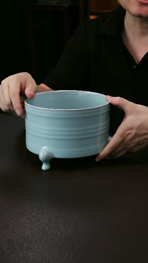 其他大号三足弦纹樽31