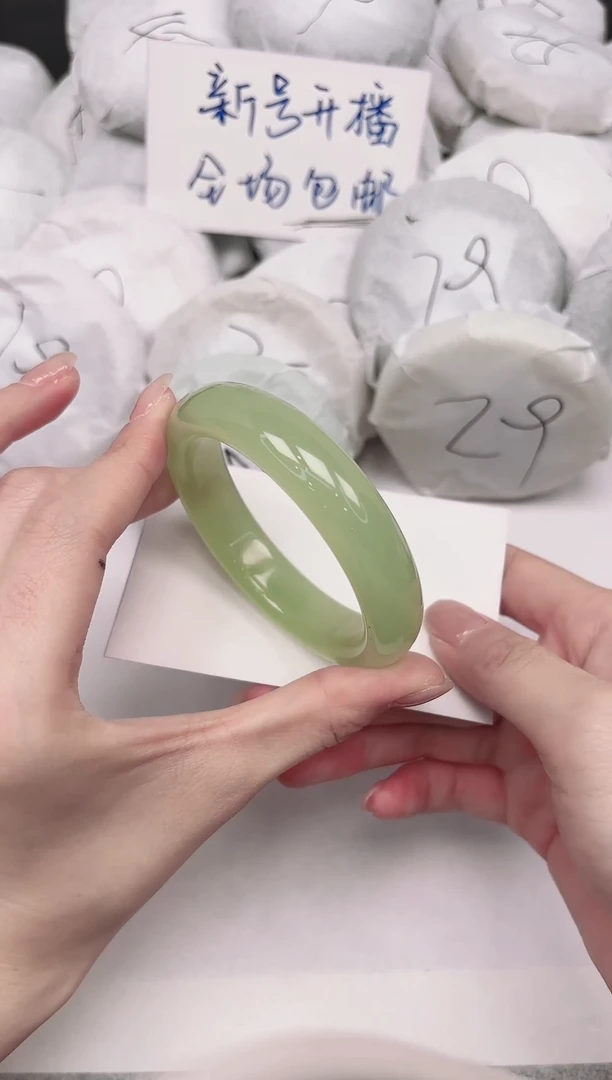 未镶嵌手镯石英质玉76-56.3