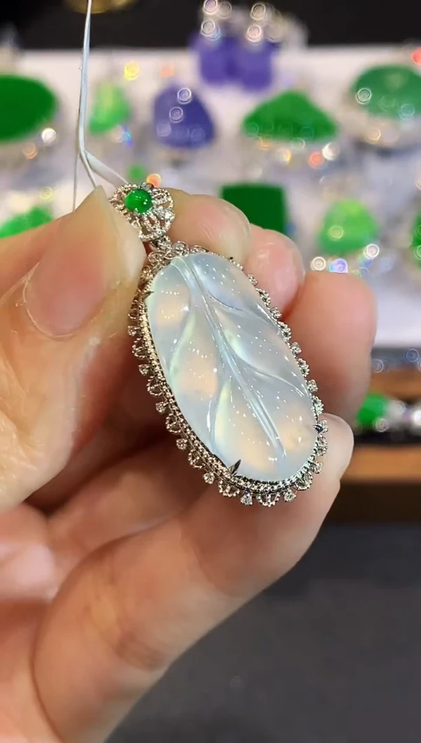 翡翠18K金镶嵌吊坠(不含链)WHX多样性发其一