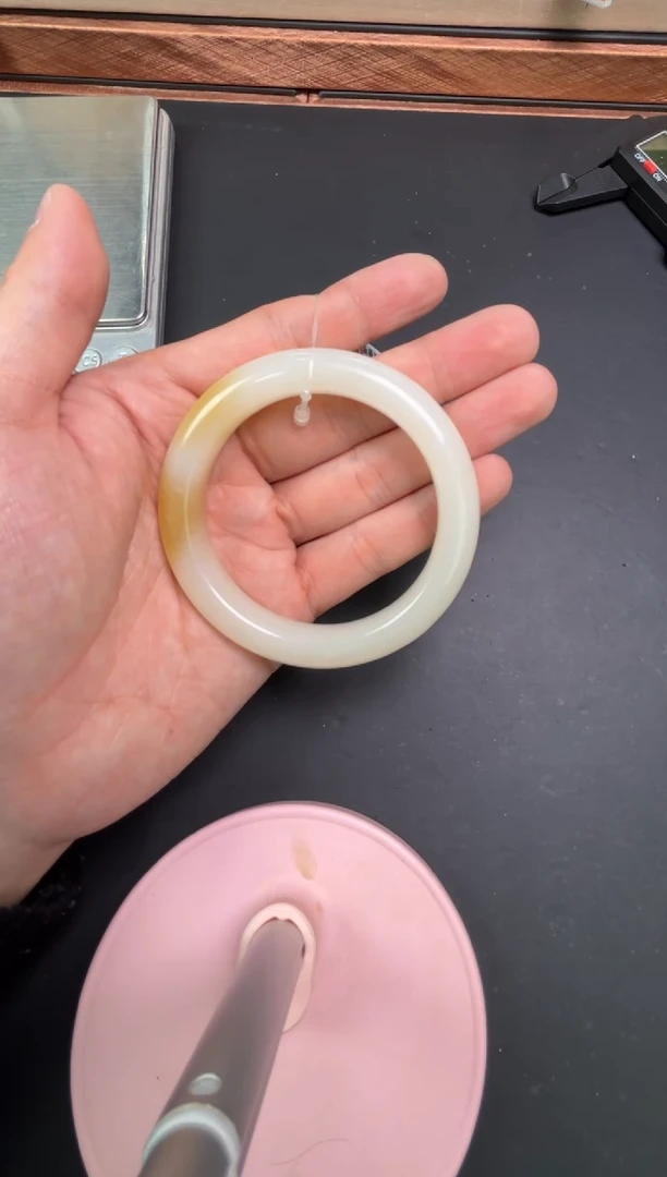 【闪购商品】和田玉手镯未镶嵌且末金山微色差56+