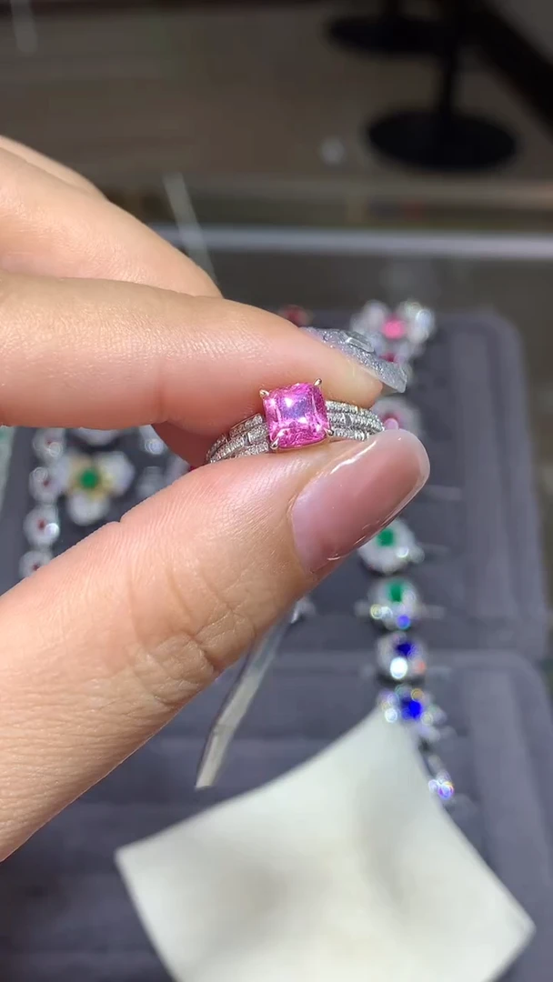 戒指彩色蓝宝石18K金镶嵌2.06CT