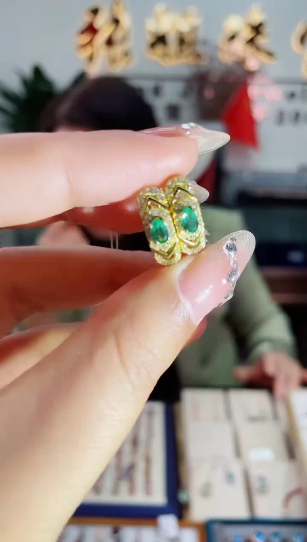 【闪购商品】祖母绿耳饰银S925镶嵌耳饰