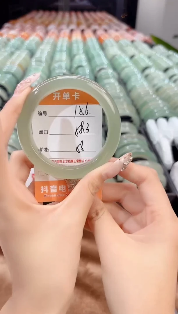 未镶嵌手镯石英质玉156-58.3