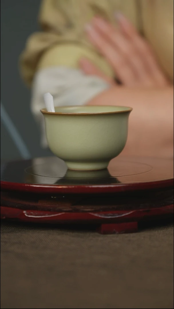 微微瑕 粉青  压手杯 带底款