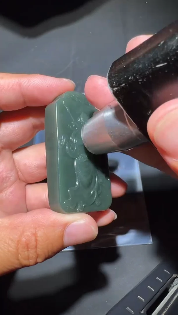 未镶嵌和田玉（糖玉）车挂和田玉