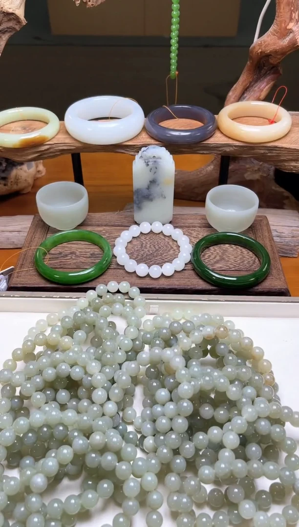 手串未镶嵌和田玉卡10且末青白 圆珠 多样性发一