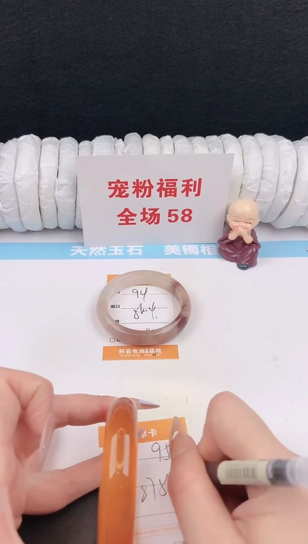 未镶嵌手镯石英质玉94