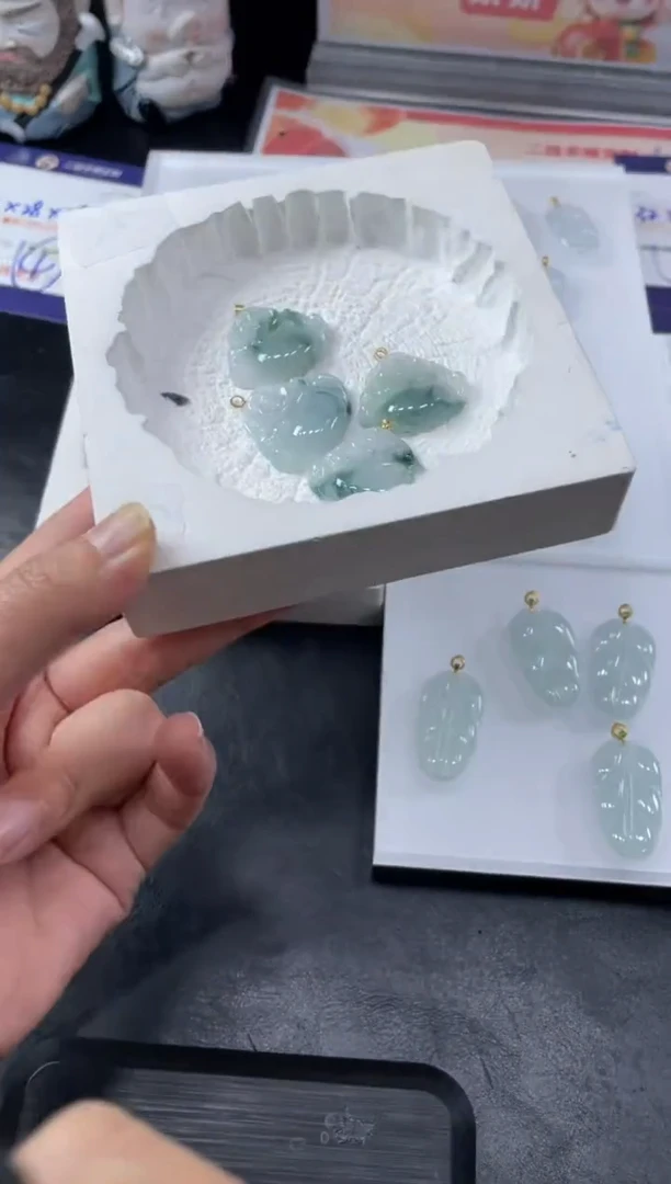 【闪购商品】翡翠挂件18K金镶嵌飘花佛公FL29多样性发其一CP配绳