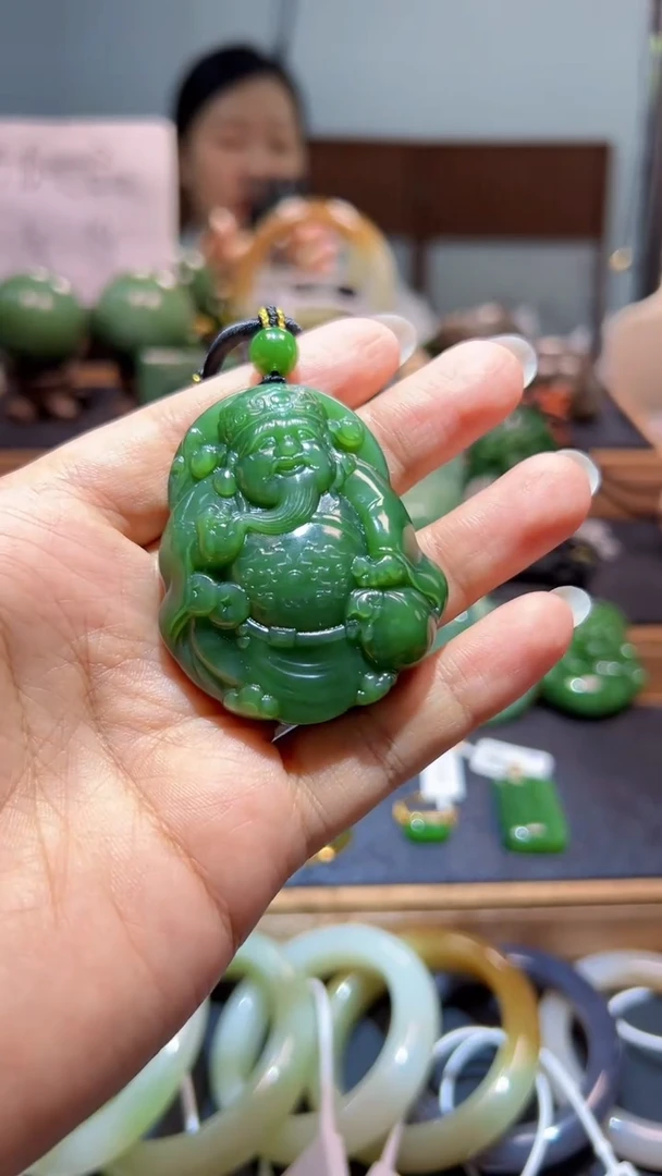 颈饰未镶嵌和田玉（碧玉）1