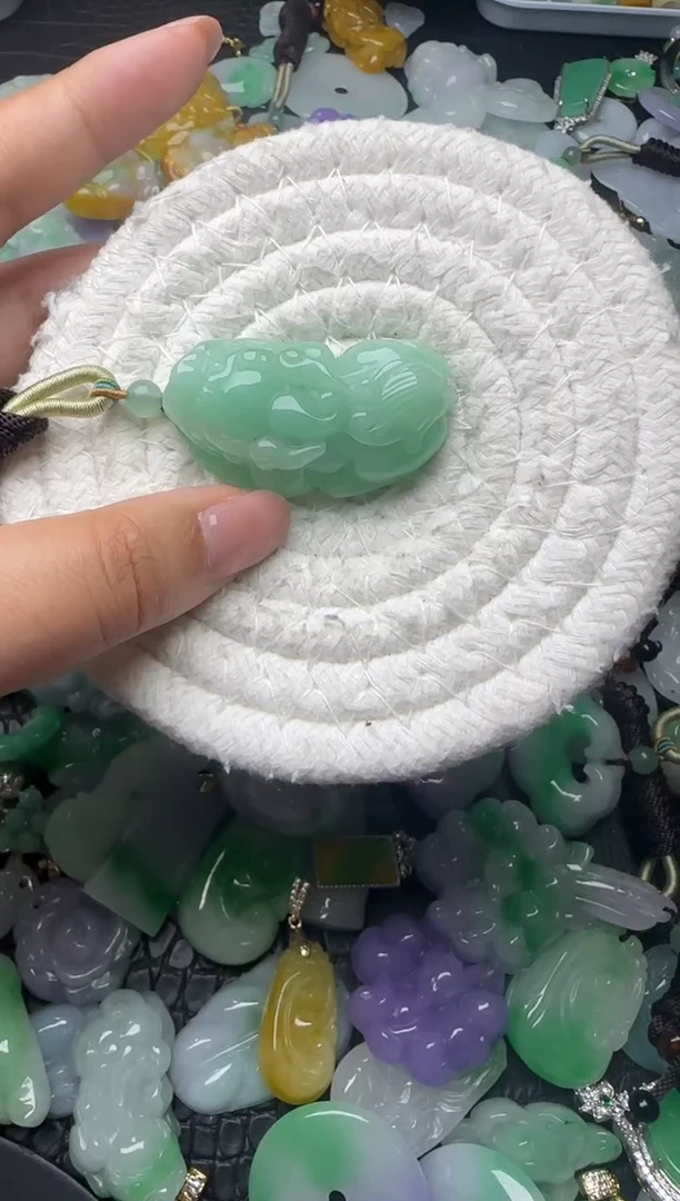 颈饰未镶嵌翡翠缅甸翡翠吊坠