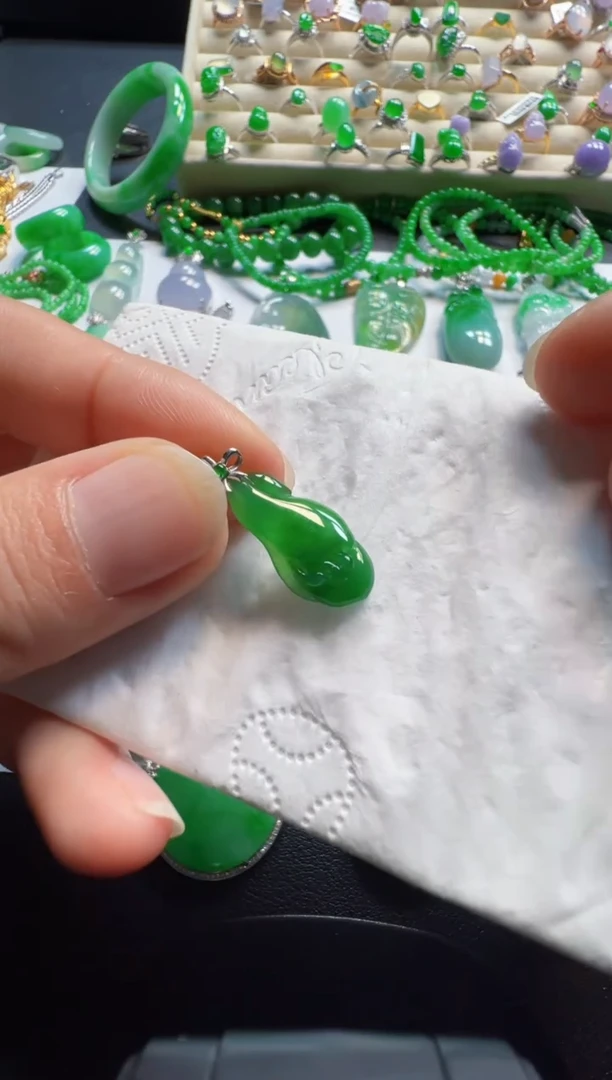 吊坠(不含链)18K金镶嵌翡翠1980