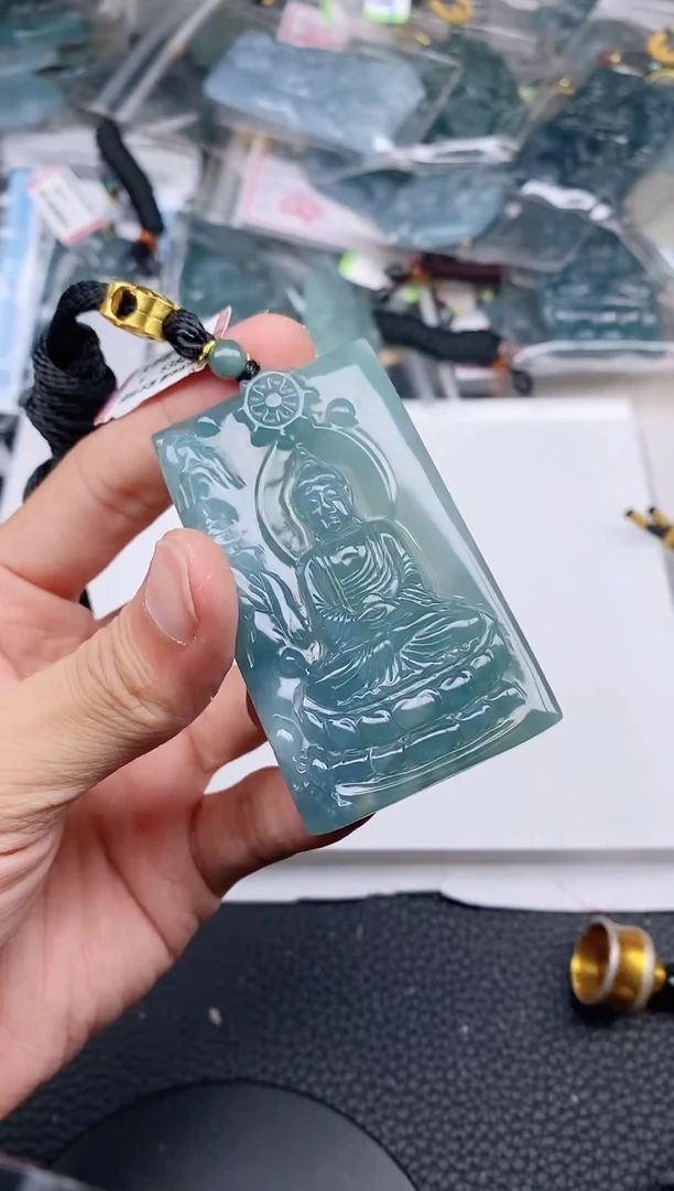 颈饰未镶嵌翡翠