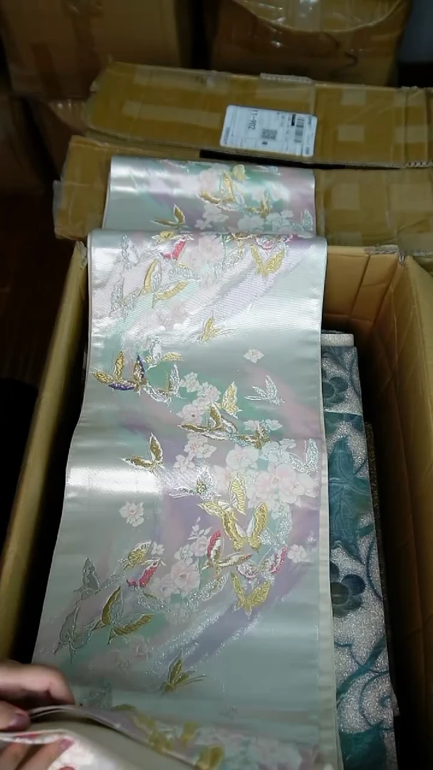 织绣66素雅彩色蝴蝶花卉