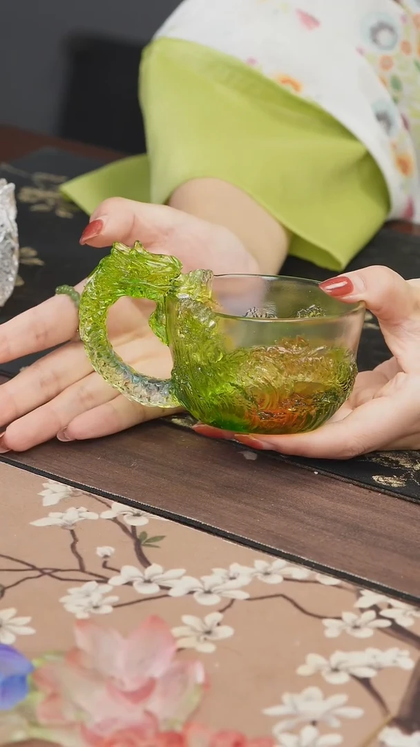 手工艺品琉璃绿色龙杯