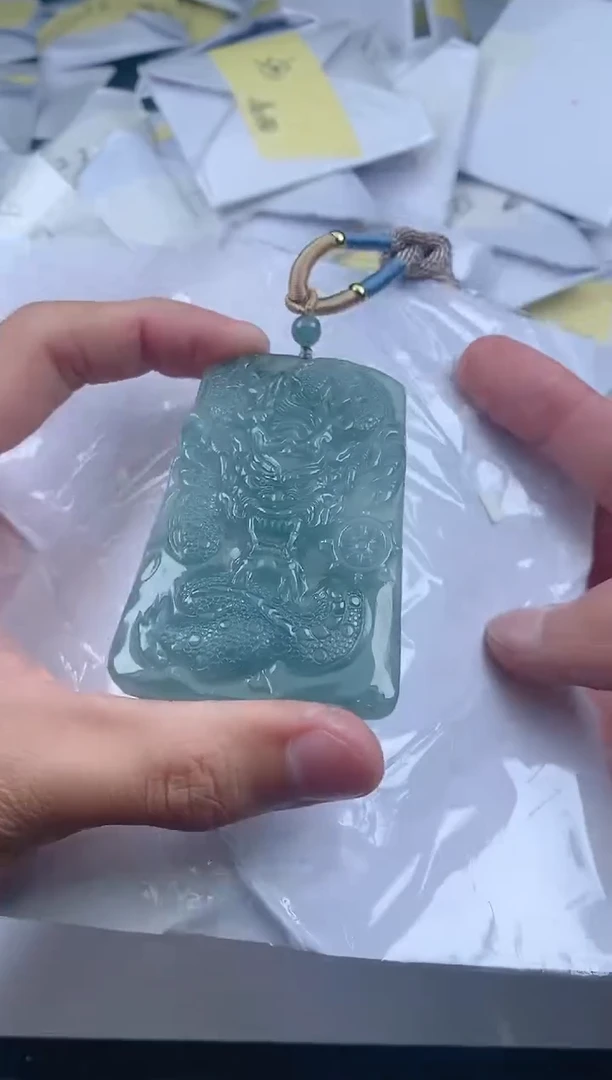 翡翠未镶嵌颈饰
