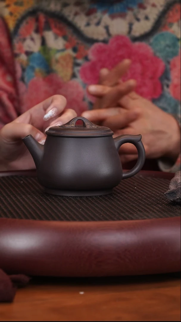 【闪购商品】紫砂茶壶1-19张彩萍如意汉瓦黑墩头泼墨