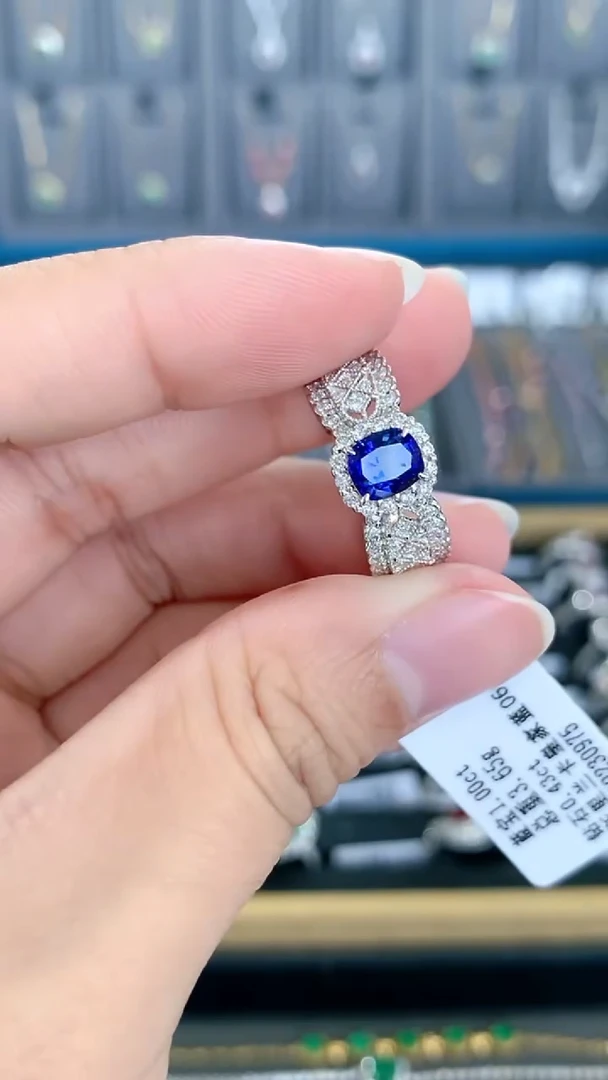 戒指蓝宝石18K金镶嵌·