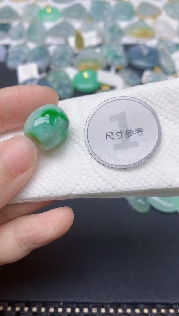 翡翠未镶嵌颈饰天然缅甸A货翡翠