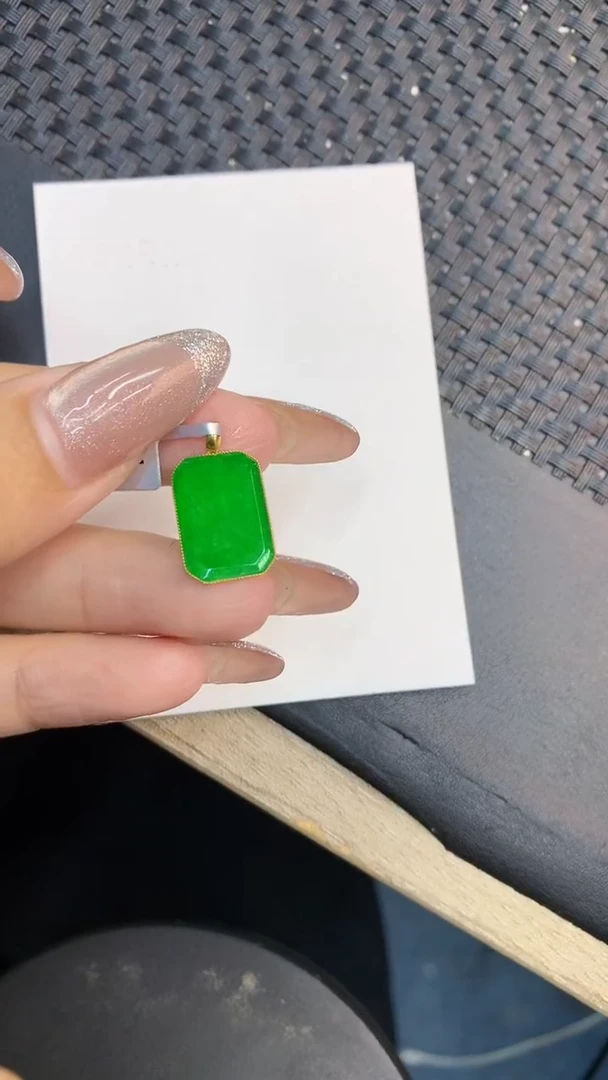 颈饰未镶嵌翡翠1