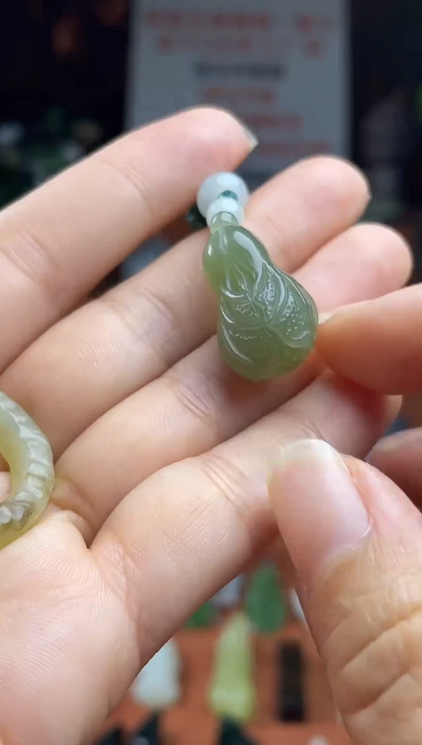 颈饰未镶嵌和田玉青海料冰晴水白菜带证书
