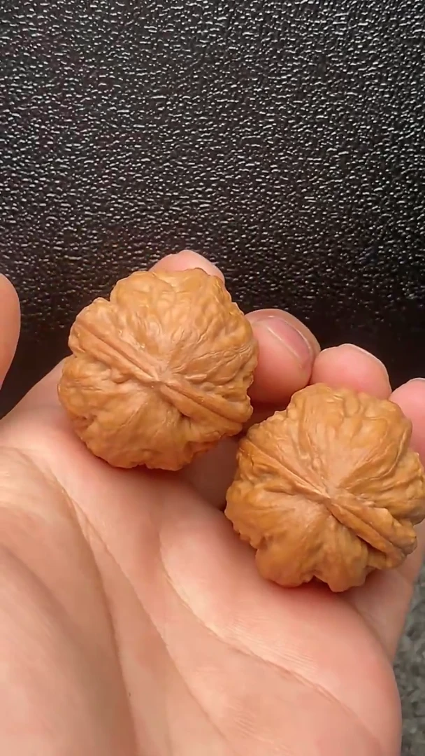 【闪购商品】文玩核桃把件盘龙石66