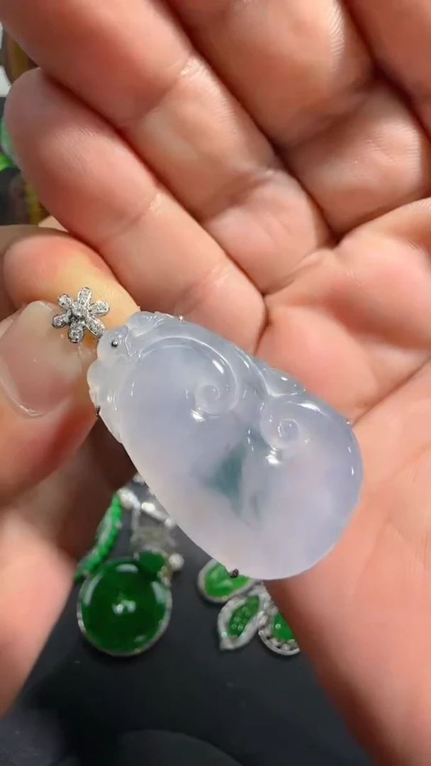 【闪购商品】翡翠吊坠(不含链)18K金镶嵌吊坠