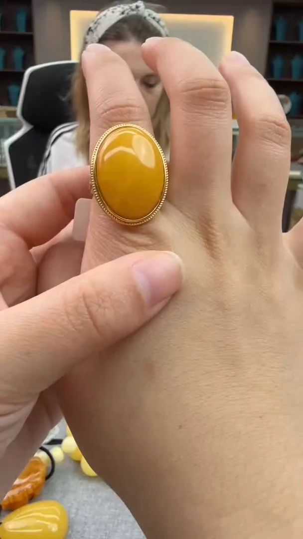 未镶嵌琥珀戒指372秒拍号 假一罚三
