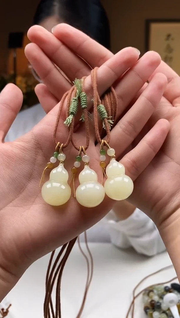 颈饰未镶嵌和田玉26左右黄口葫芦多样性发一