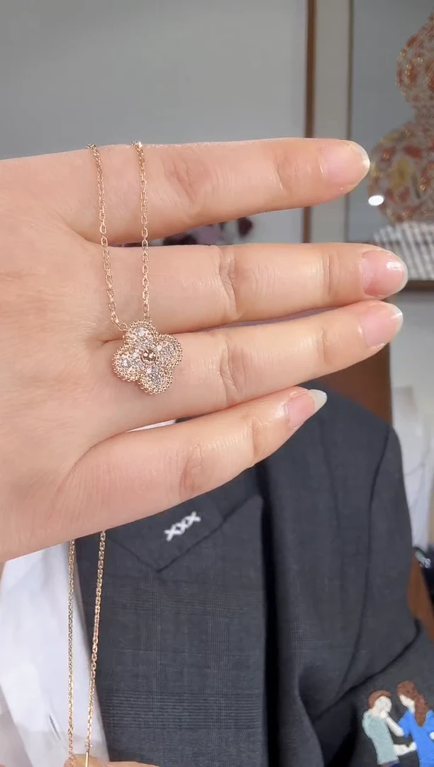 颈饰18K金镶嵌钻石项链