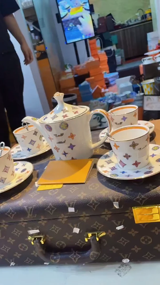 杯鸿辉家品牌瓷器，京东包邮！+4勺