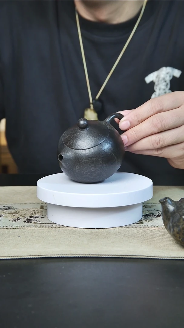 冰碛岩西施雕刻壶