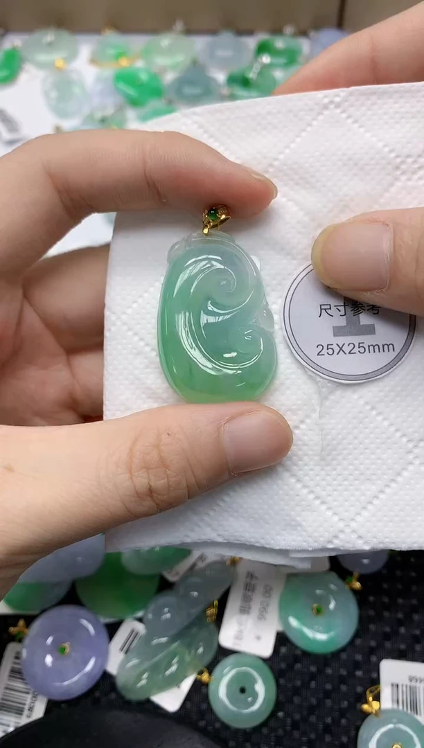 翡翠18K金镶嵌颈饰1111111111