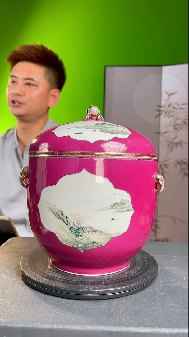 当代杨*石玫红开窗粉彩大盖缸