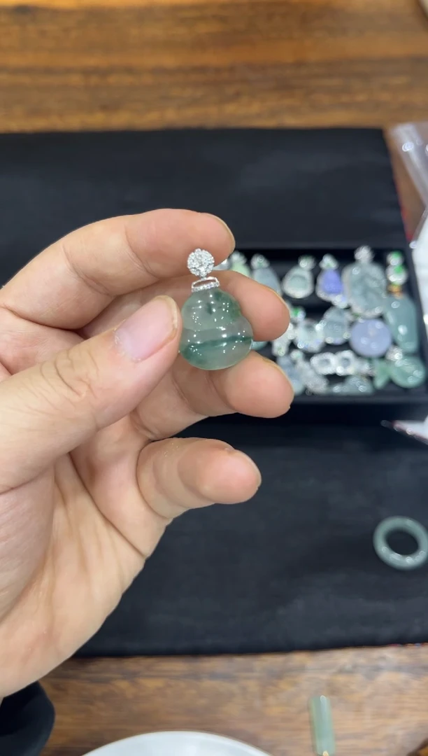 吊坠(赠链)18K金镶嵌翡翠吊坠