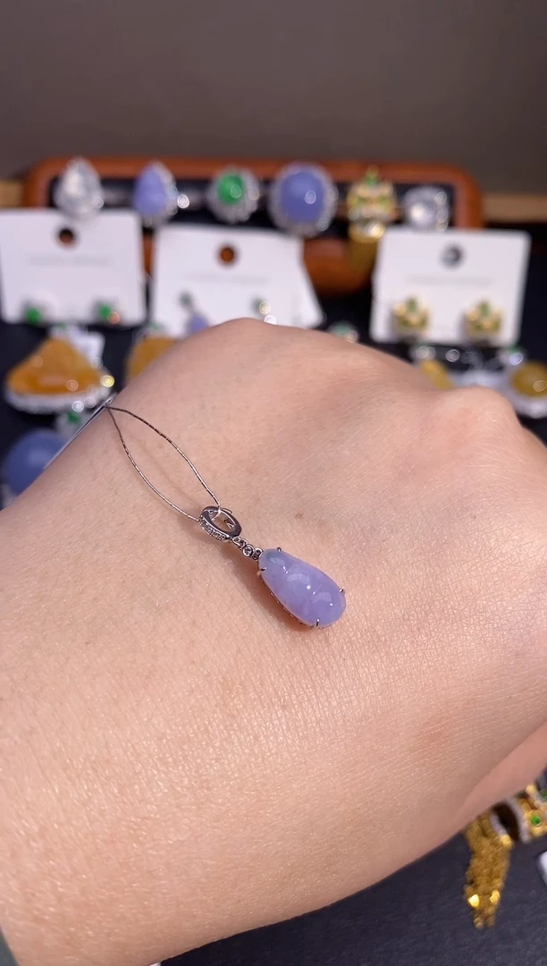 【闪购商品】翡翠颈饰18K金镶嵌万能扣吊坠