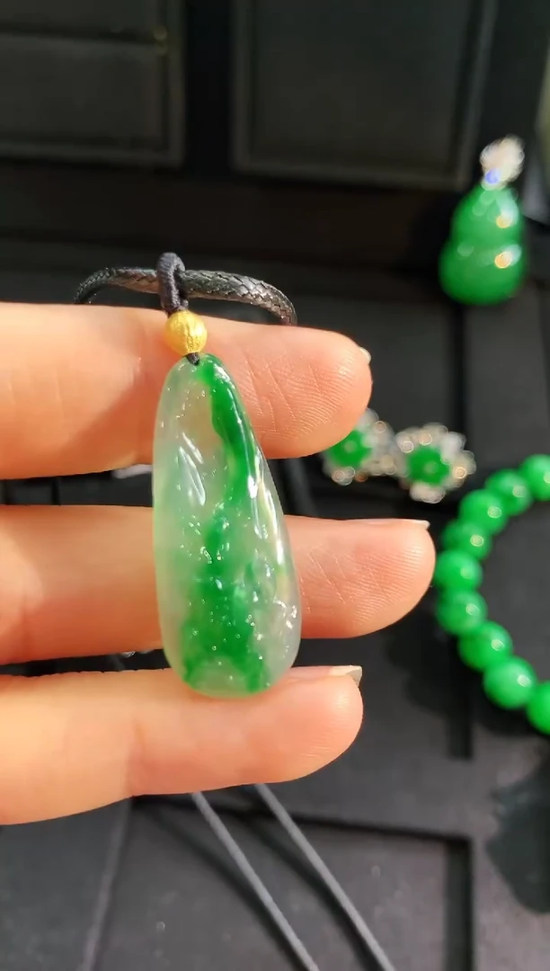 【闪购商品】翡翠颈饰未镶嵌吊坠