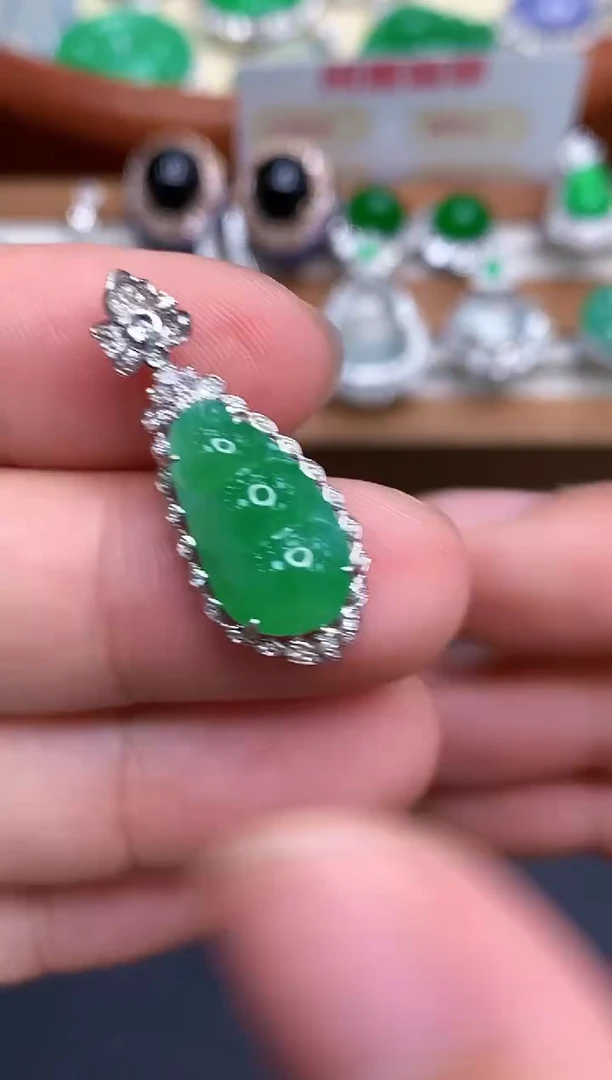 颈饰18K金镶嵌翡翠448-中国好珍宝