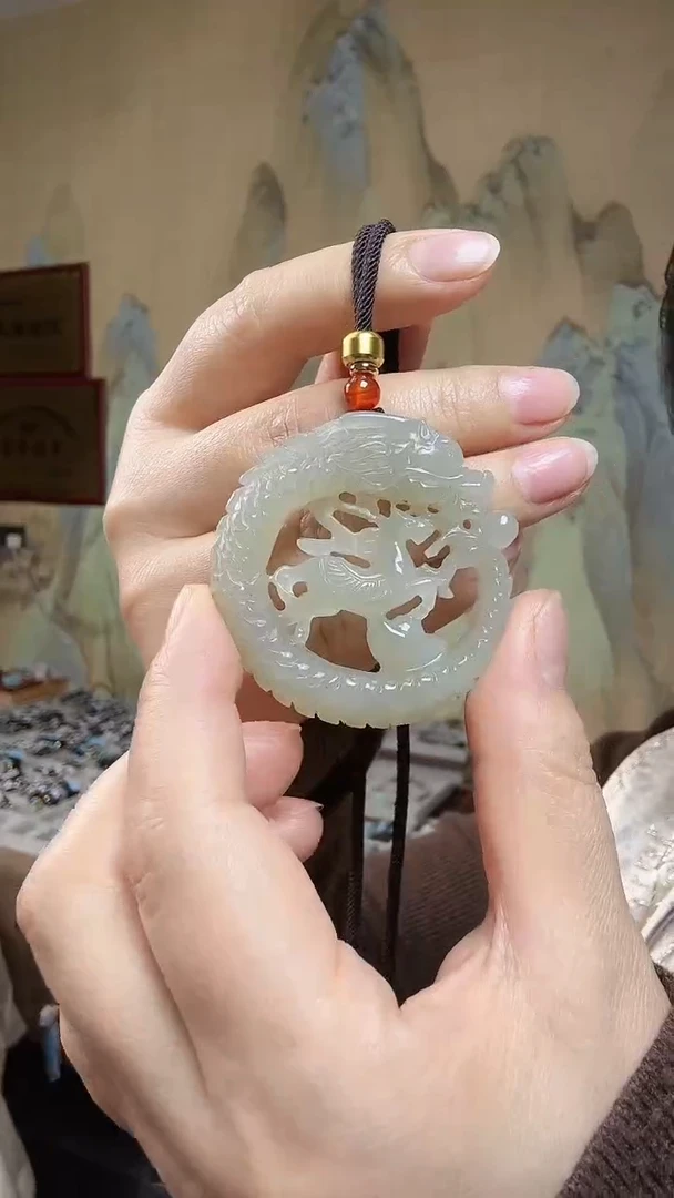 颈饰未镶嵌和田玉.