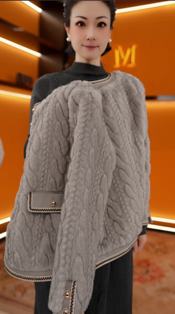 XQ-2025新款时尚高端雪兰貂外套