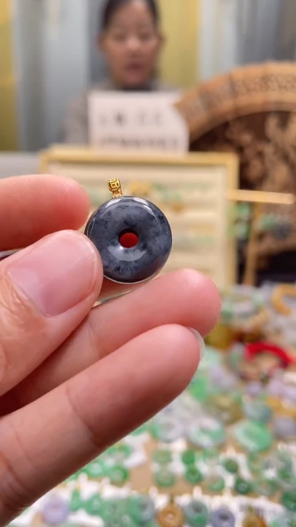 颈饰18K金镶嵌翡翠甜甜圈